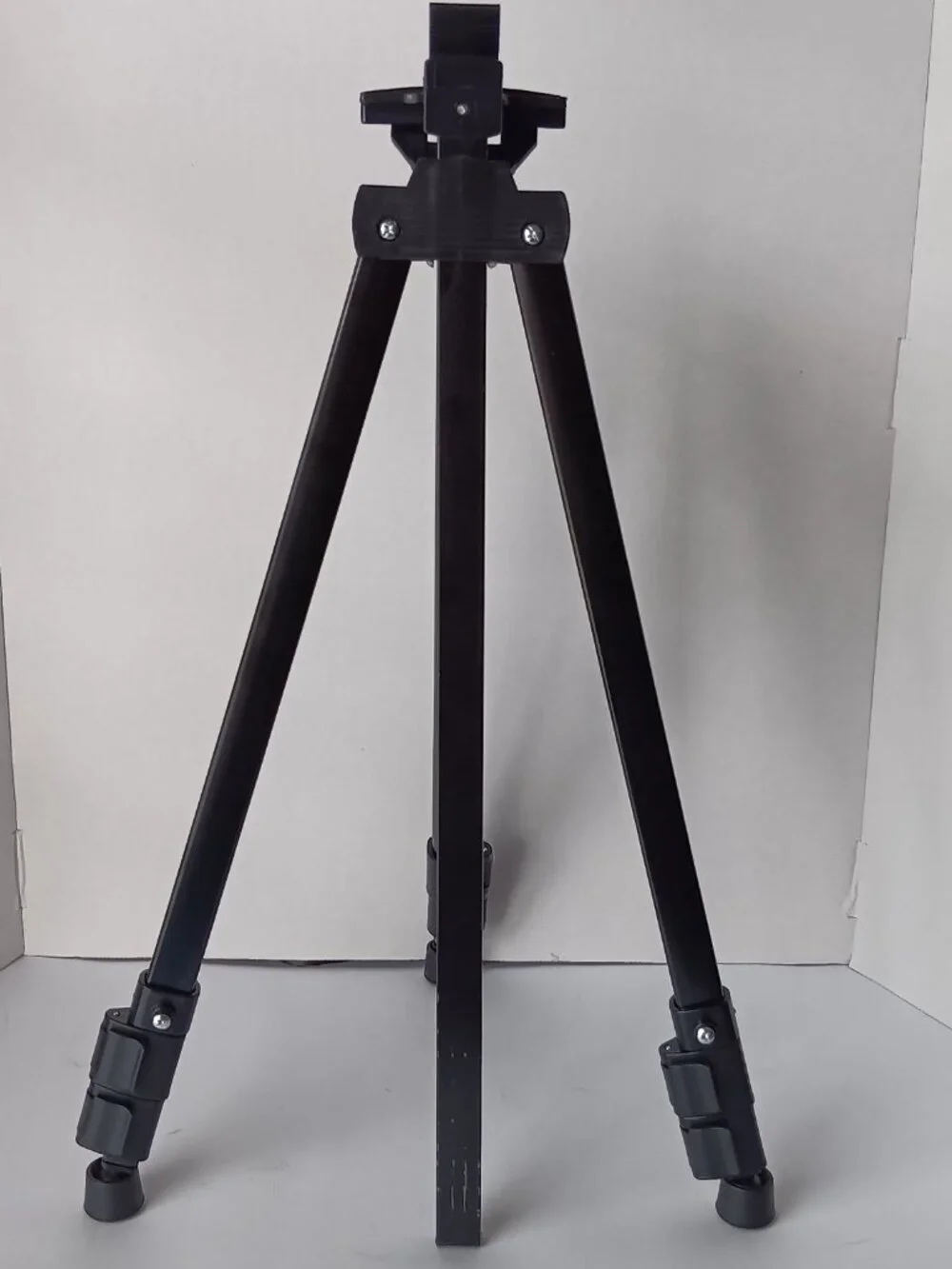 Tripod-Height =20.5 in to 48 in with 17.5 in crossbar support with carrying case